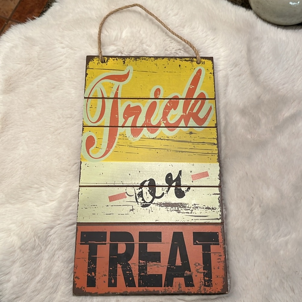 Kirklands trick or treat wood Sign